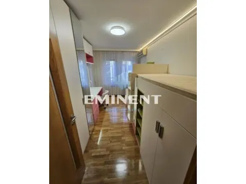 Izdavanje, trosoban stan, 80m², Stari Grad, Beograd - image 12