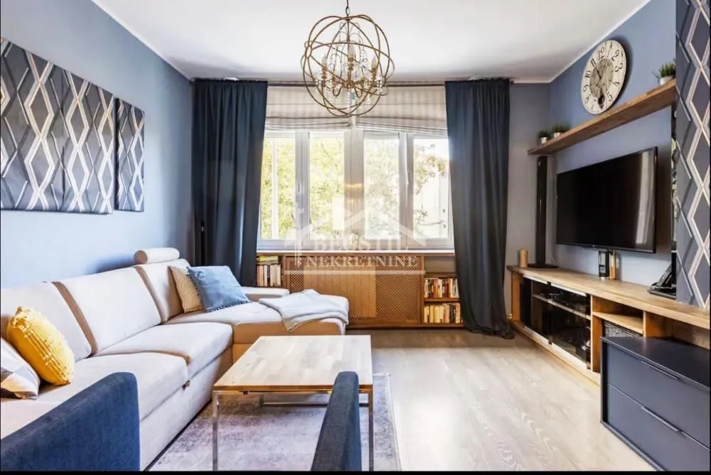 Prodaja, trosoban stan, 77m², Skadarlija, Beograd