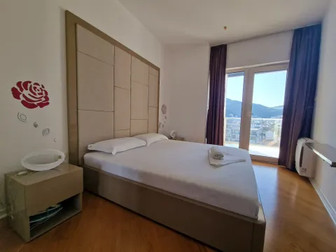 Rent, one bedroom apartment, 67m², Budva, Crna Gora - image 4