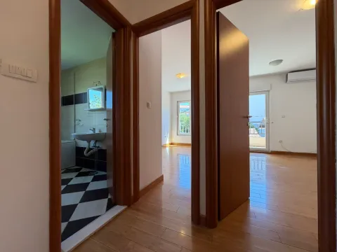 Rent, three bedroom apartment, 107m², Vezirov Most, Podgorica - image 4