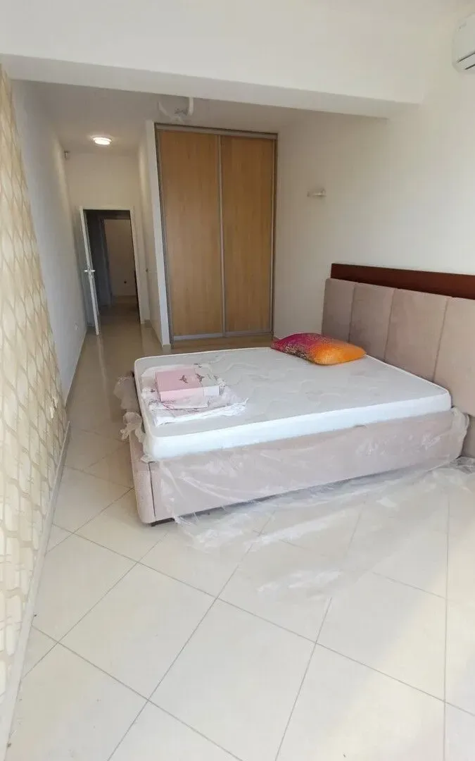 Prodaja, jednosoban stan, 82m², Centar, Ulcinj