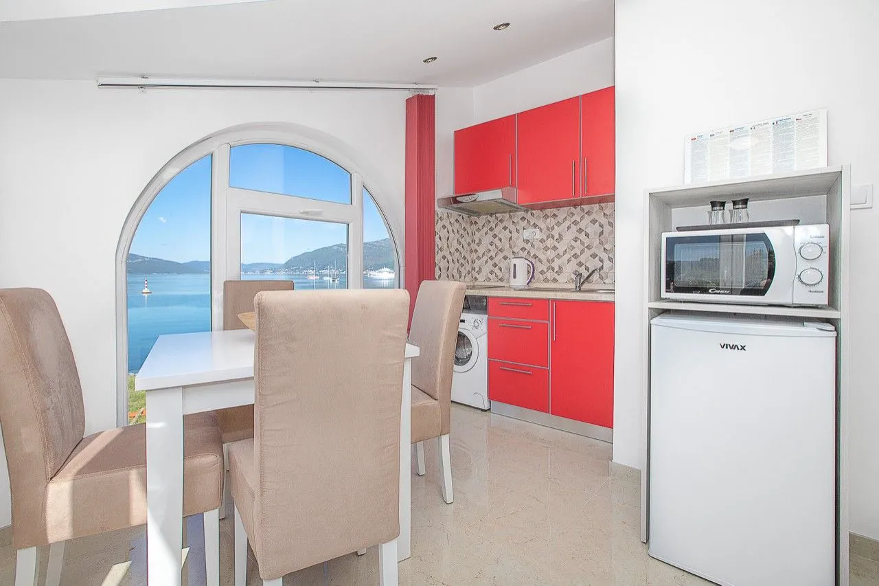 Rent, one bedroom apartment, 65m², Centar, Tivat