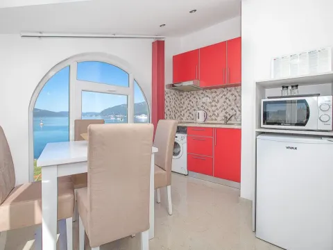 Izdavanje, jednosoban stan, 65m², Centar, Tivat - image 3