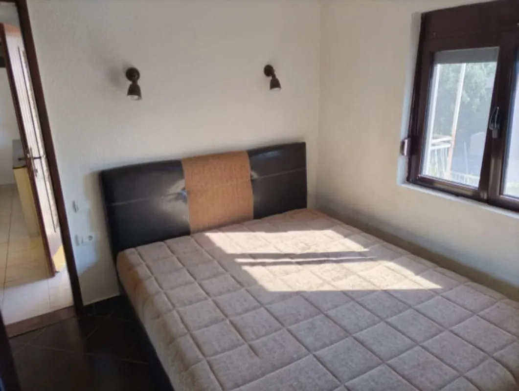 Izdavanje, kuća, 40m², Dobra Voda, Budva