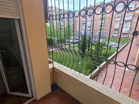 Izdavanje, jednosoban stan, 380m², Stari Aerodrom, Podgorica - image 2