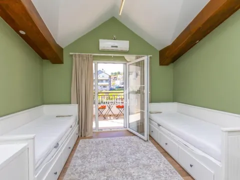 Sale, house, 234m², Tivat, Crna Gora - image 11