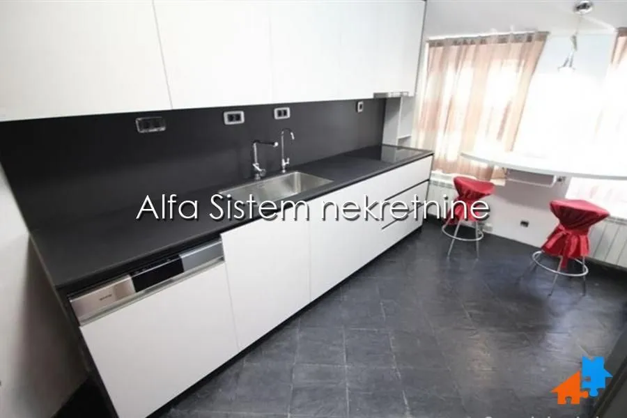 Izdavanje, stan, 220m², Savski Venac, Beograd