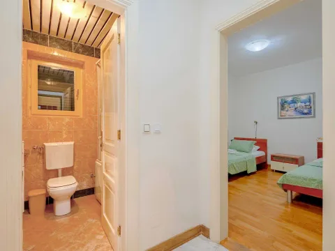 Sale, four bedroom apartment, 131m², Sveti Stefan, Budva - image 11