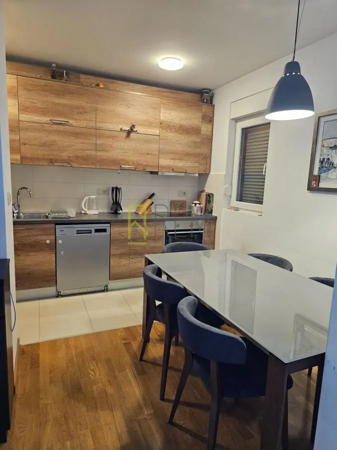 Prodaja, trosoban stan, 78m², Stari Aerodrom, Podgorica