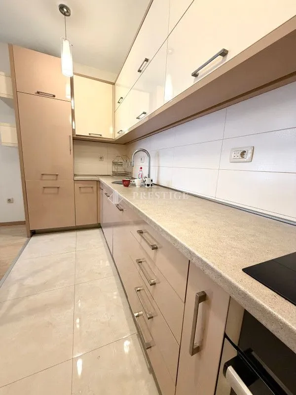 Izdavanje, dvosoban stan, 72m², City Kvart, Podgorica
