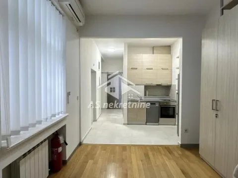 Izdavanje, stan, 223m², Kalenić Pijaca, Vračar Sve Podlokacije - image 24