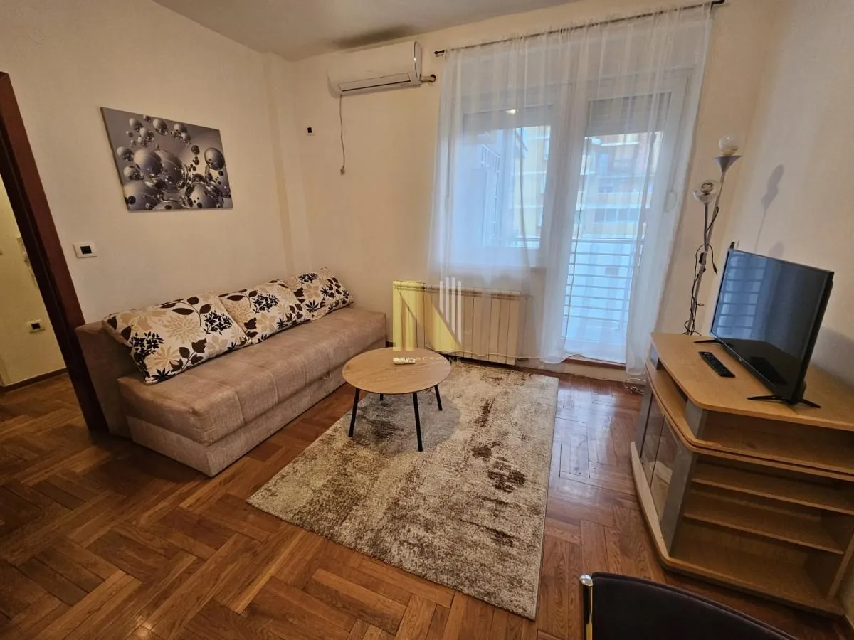 Rent, studio apartment, 26m², Bulevar Oslobodjenja, Novi Sad Sve Podlokacije