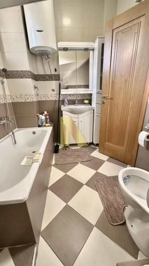 Izdavanje, stan, 126m², Adamovićevo Naselje, Novi Sad Sve Podlokacije