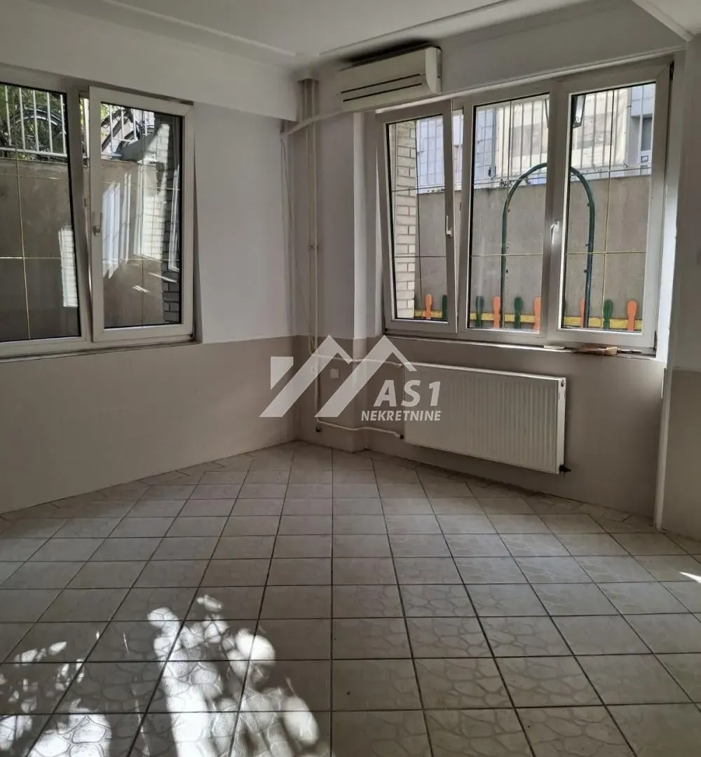 Rent, office space, 160m², Grbavica, Novi Sad Sve Podlokacije