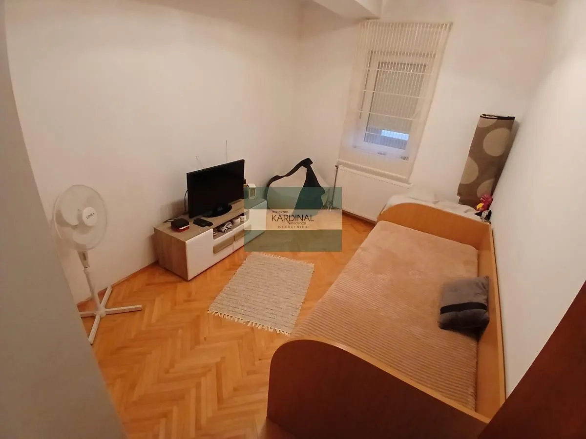 Prodaja, trosoban stan, 85m², Centar, Jagodina
