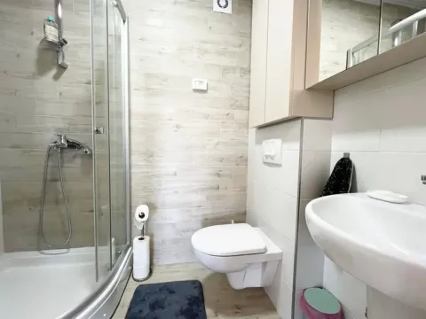 Izdavanje, jednosoban stan, 49m², City Kej, Podgorica - image 5