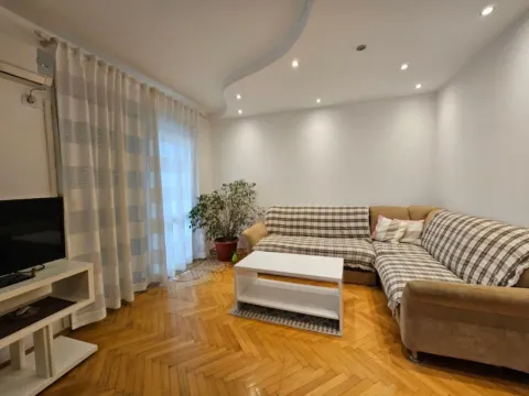 Izdavanje, dvosoban stan, 61m2, Centar, Bar Izdavanje, dvosoban stan, 61m2, Centar, Bar