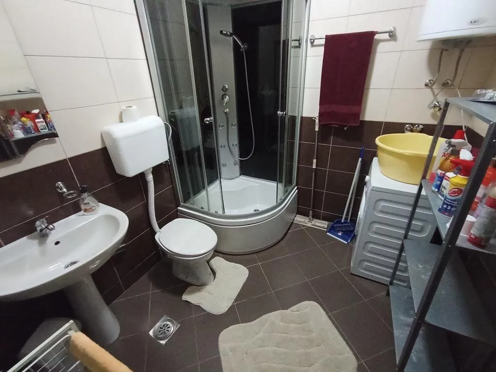 Izdavanje, dvosoban stan, 58m², Podgorica, Crna Gora