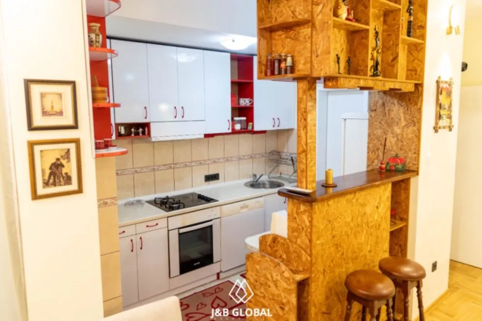 Izdavanje, dvosoban stan, 76m², Centar, Podgorica