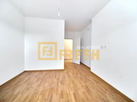 Prodaja, trosoban stan, 104m², Stari Aerodrom, Podgorica - image 9