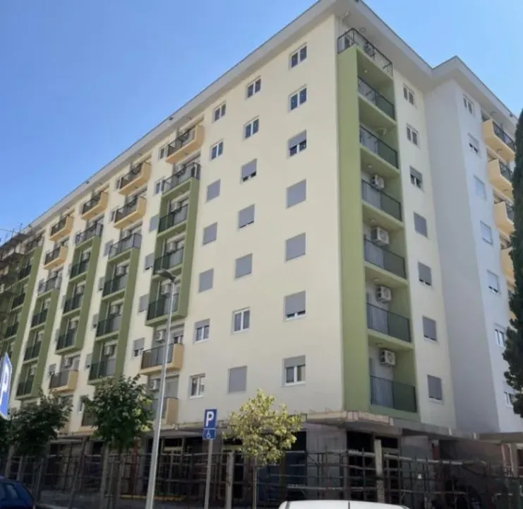 Izdavanje, jednosoban stan, 42m², Pobrežje, Podgorica