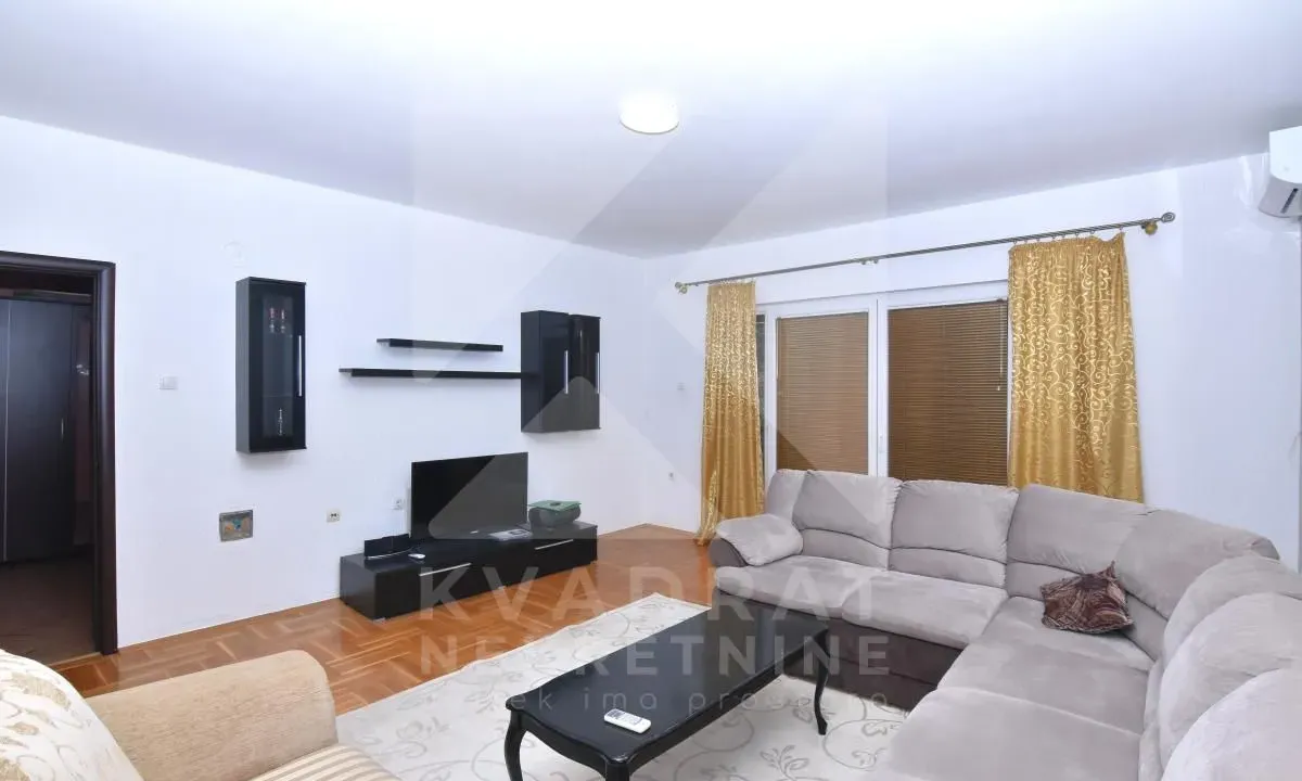 Izdavanje, trosoban stan, 130m², Tološi, Podgorica