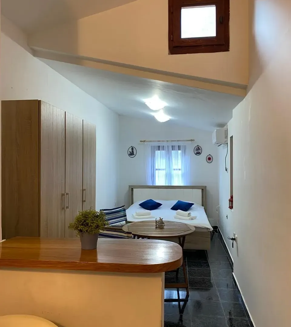 Rent, studio apartment, 24m², Prčanj, Kotor
