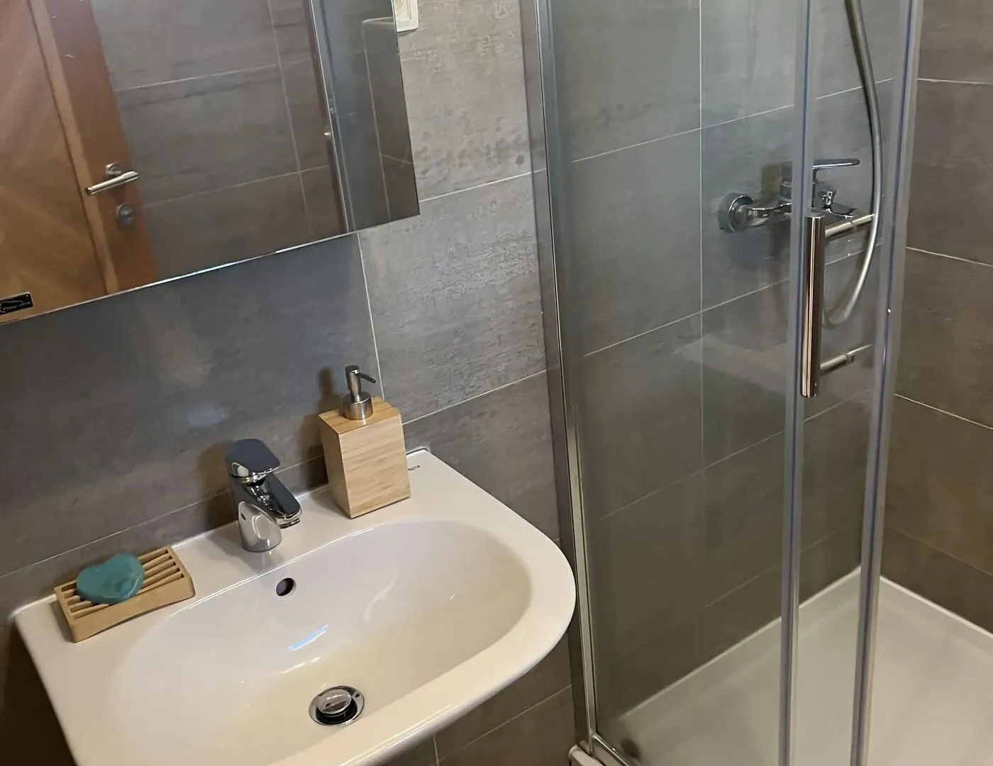 Prodaja, trosoban stan, 99m², Kalimanj, Tivat