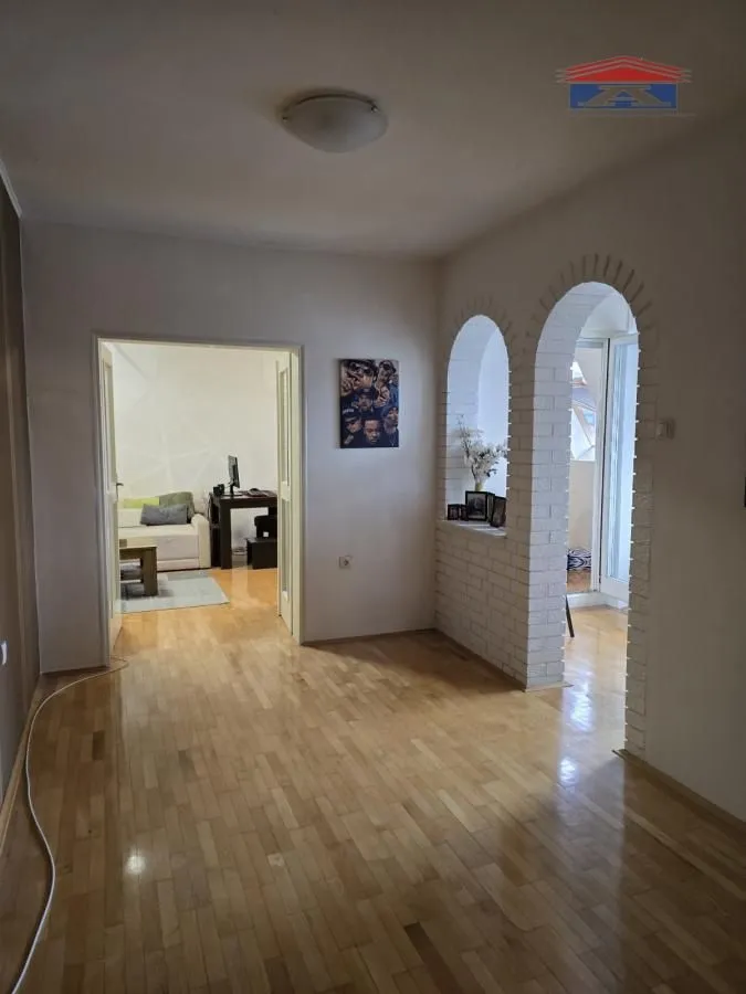 Izdavanje, dvosoban stan, 64m², Detelinara, Novi Sad Sve Podlokacije
