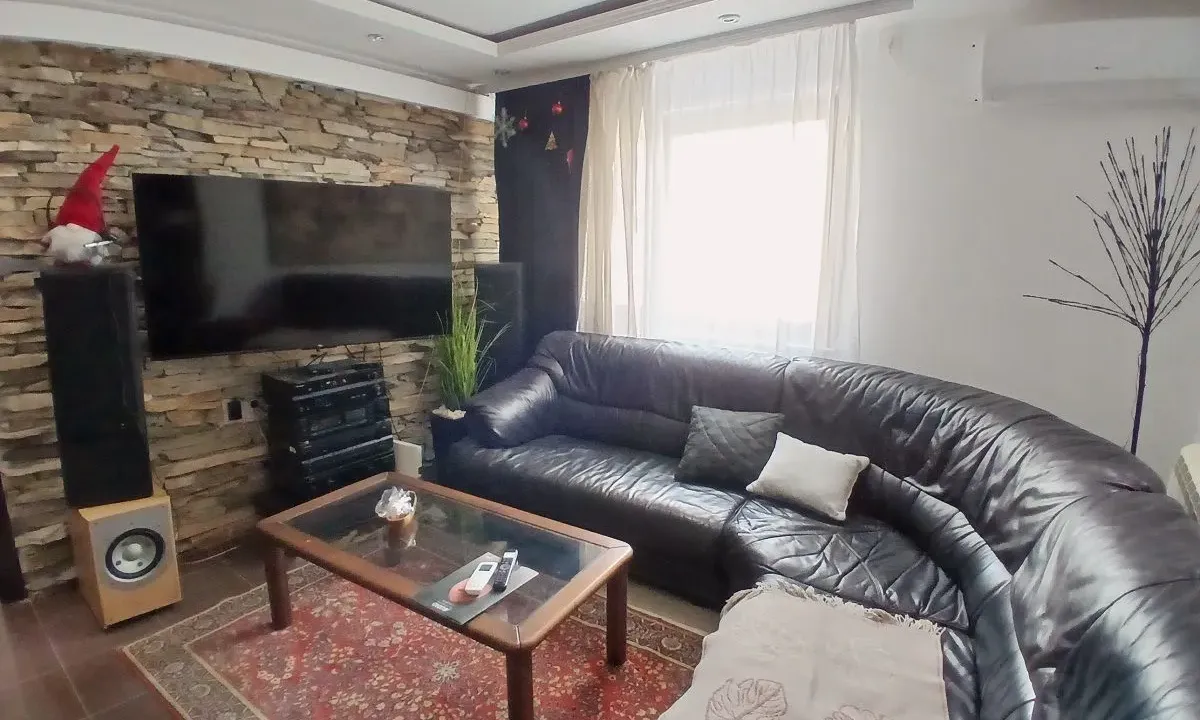 Rent, four bedroom apartment, 110m², Kalenić Pijaca, Vračar Sve Podlokacije