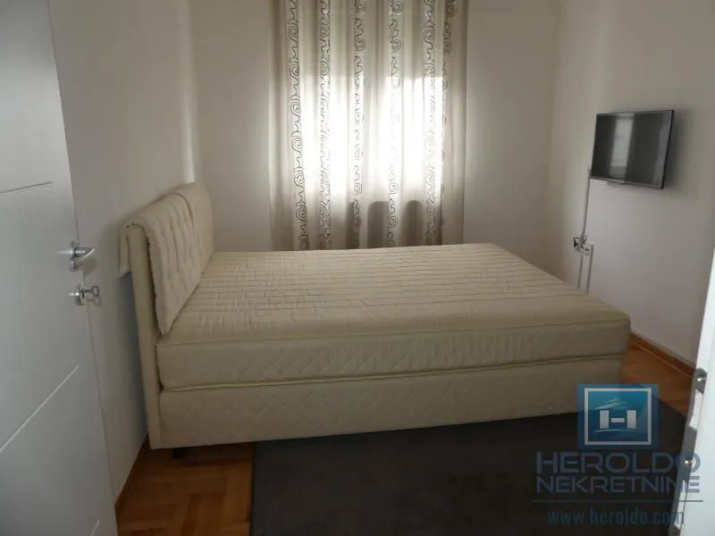 Prodaja, četvorosoban stan, 105m², Vašarište, Jagodina