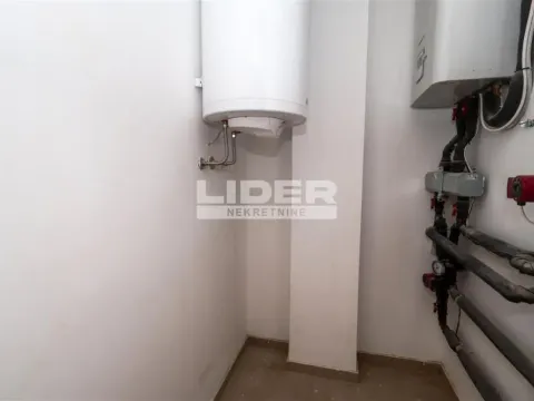 Izdavanje, četvorosoban stan, 261m², Vračar Hram, Vračar Sve Podlokacije - image 20