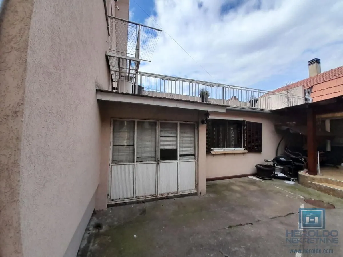 Sale, house, 180m², Centar, Ćuprija