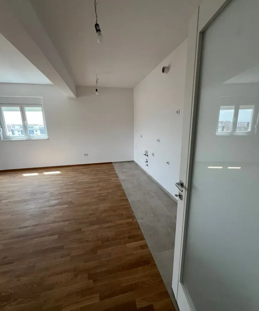 Prodaja, trosoban stan, 104m², Stari Aerodrom, Podgorica