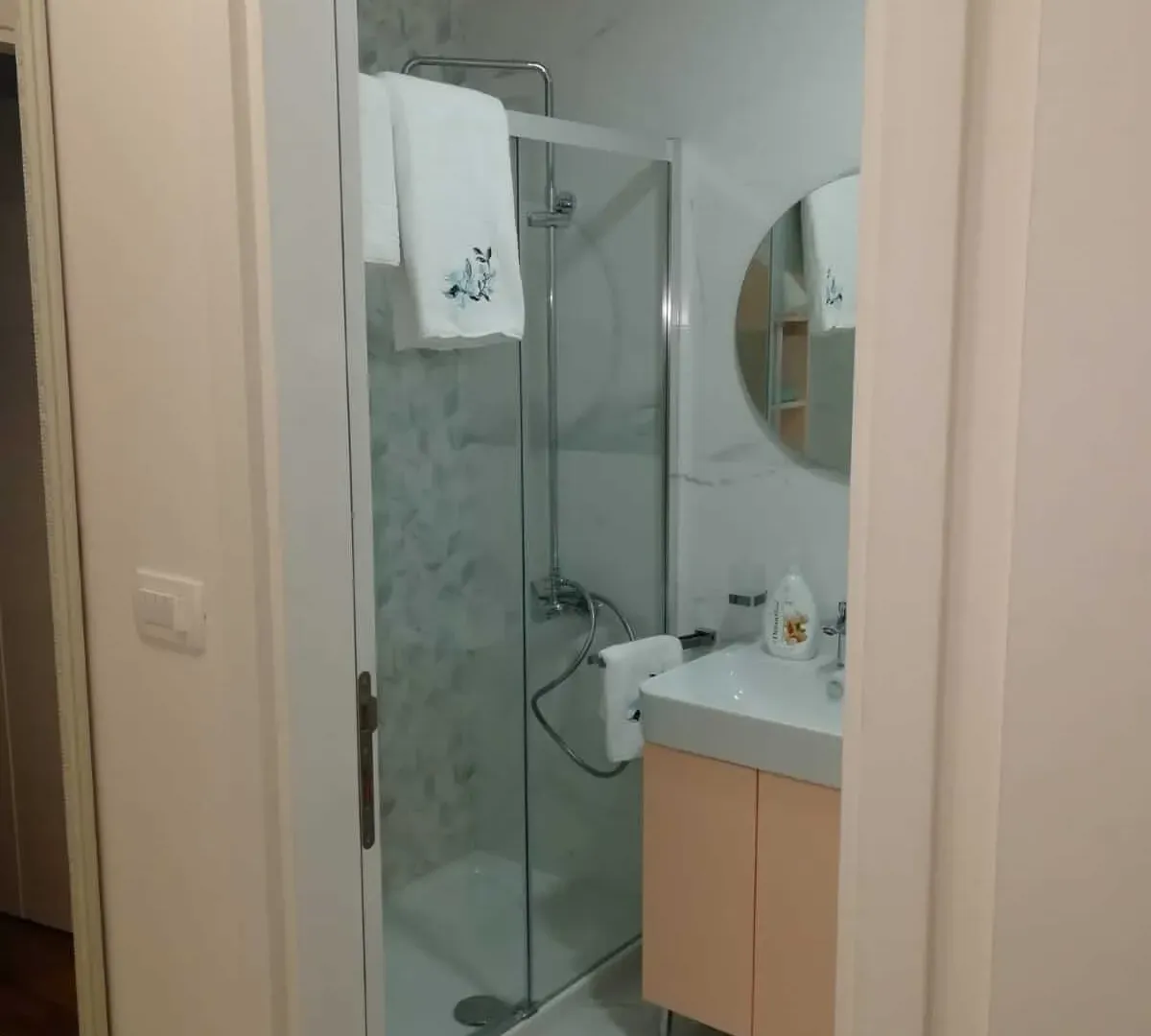 Izdavanje, jednosoban stan, 49m², Central Point, Podgorica