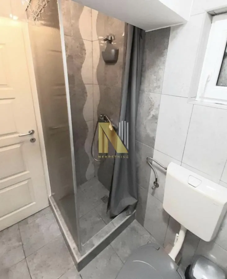 Izdavanje, dvosoban stan, 43m², Centar, Novi Sad