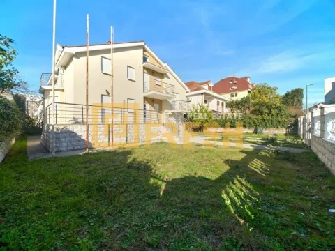 Izdavanje, kuća, 400m², Stari Aerodrom, Podgorica - image 34