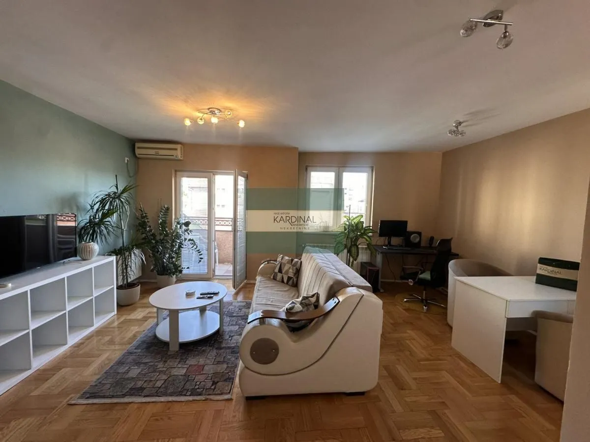 Izdavanje, dvosoban stan, 71m², Centar, Kragujevac