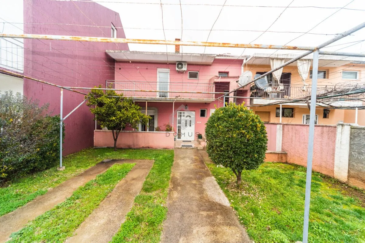 Prodaja, dvosoban stan, 150m², Stari Aerodrom, Podgorica