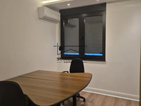 Izdavanje, četvorosoban stan, 95m², Adamovićevo Naselje, Novi Sad Sve Podlokacije - image 2