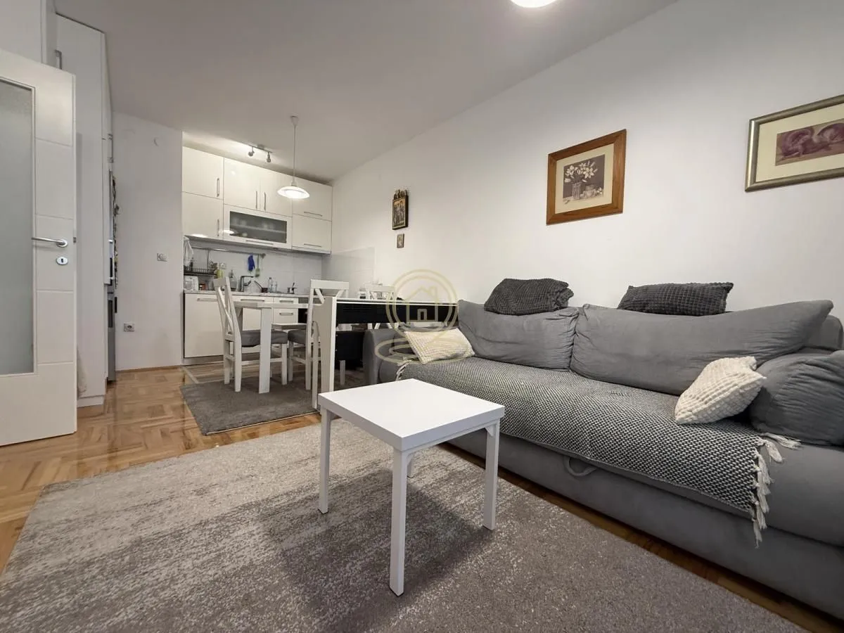 Prodaja, dvosoban stan, 40m², Crveni Pevac, Niš
