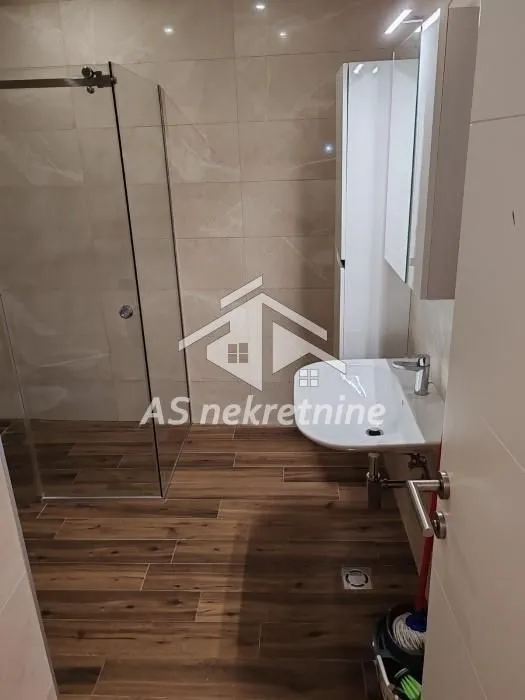 Rent, three bedroom apartment, 77m², Crveni Krst, Beograd