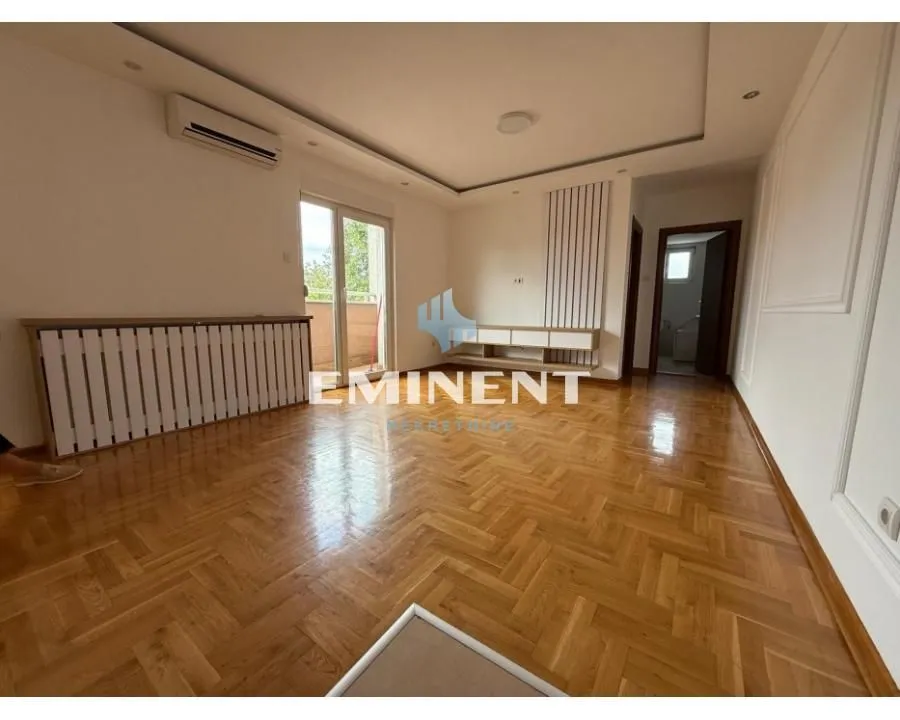 Izdavanje, stan, 126m², Zemun Sve Podlokacije, Beograd