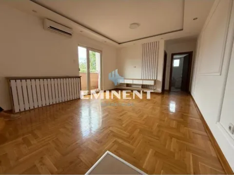 Izdavanje, stan, 126m², Zemun Sve Podlokacije, Beograd