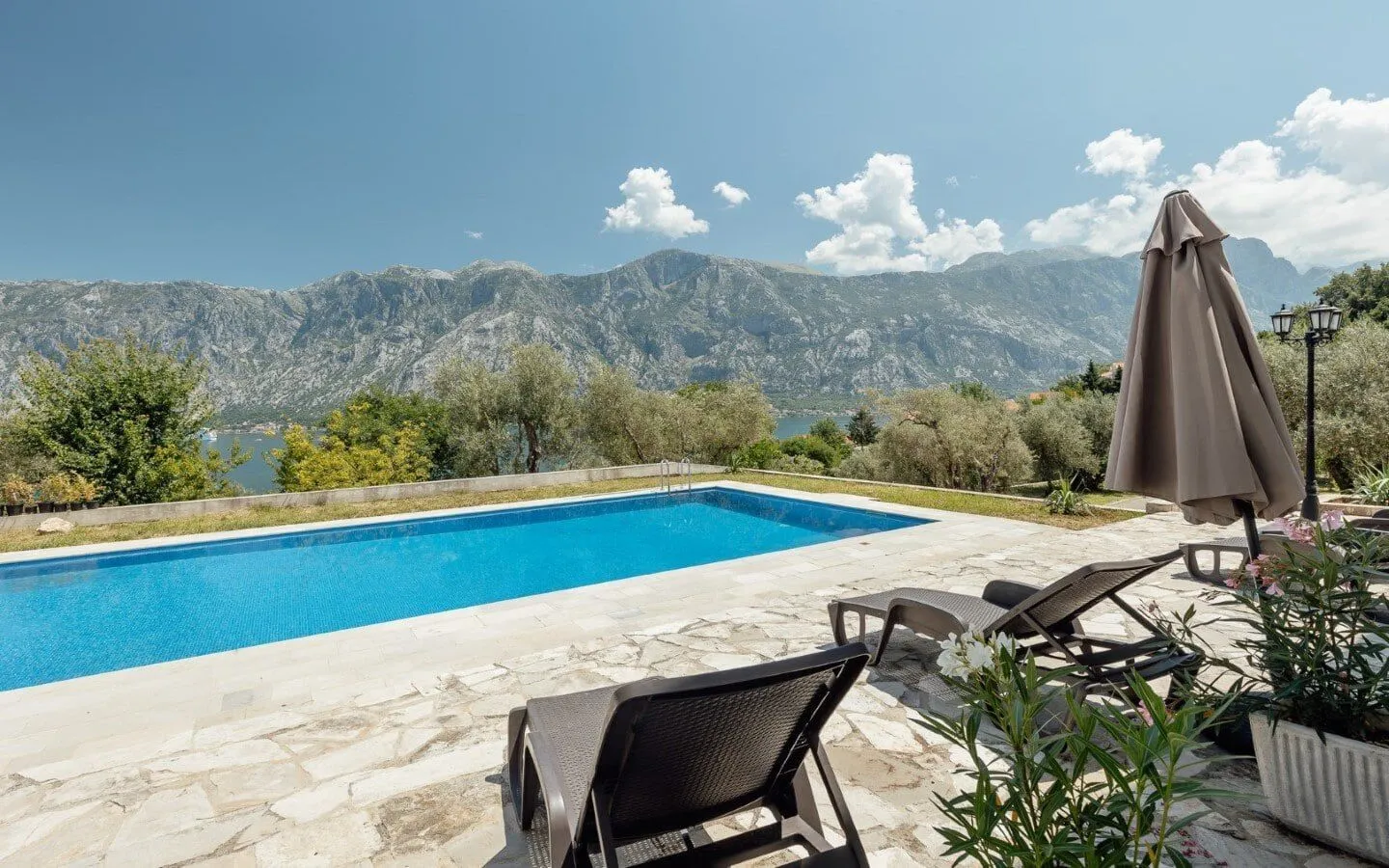 Sale, house, 800m², Prčanj, Kotor