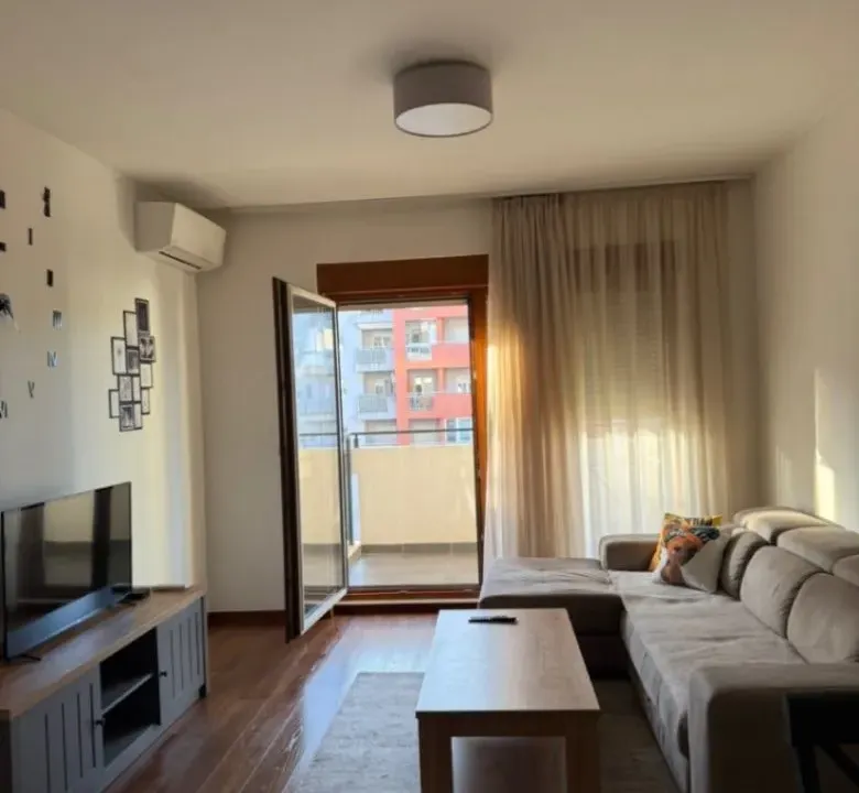 Izdavanje, jednosoban stan, 50m², Master Kvart, Podgorica