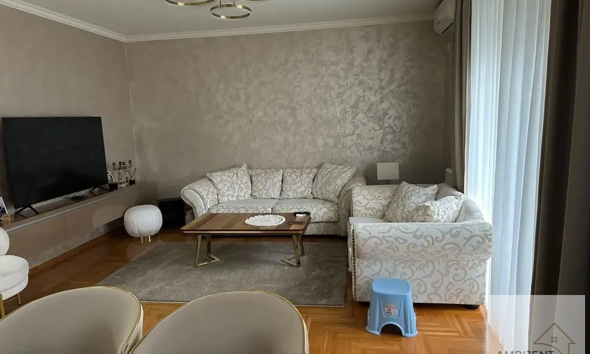 Prodaja, trosoban stan, 84m², Centar, Stara Pazova