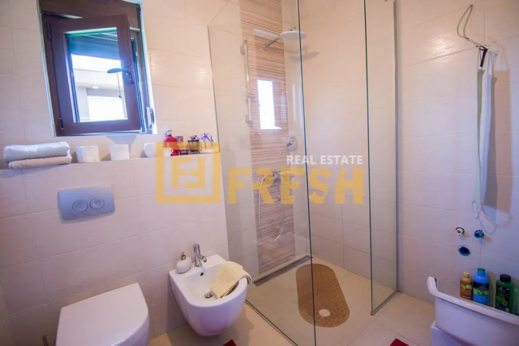 Prodaja, kuća, 253m², Zagorič, Podgorica