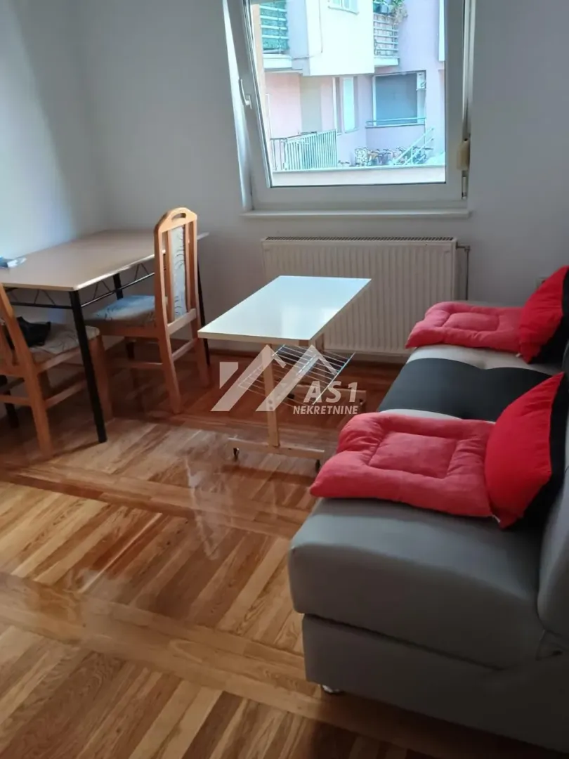 Izdavanje, jednosoban stan, 30m², Socijalno, Novi Sad Sve Podlokacije