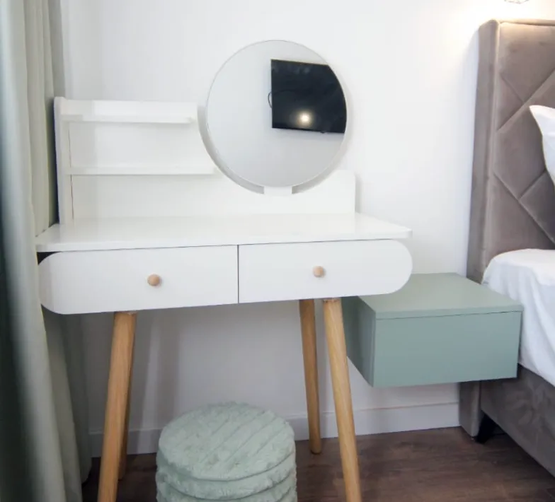 Izdavanje, dvosoban stan, 73m², Centar, Tivat